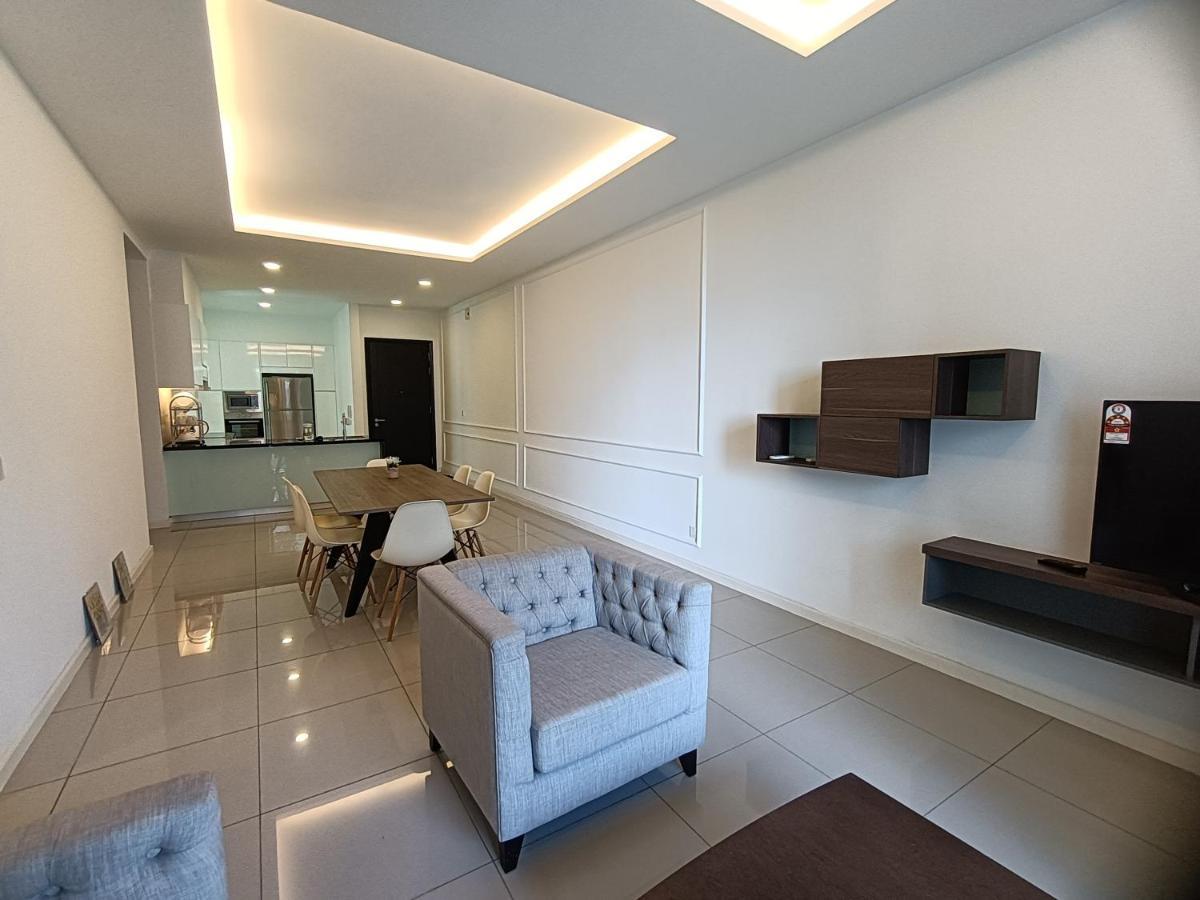 Pax 6+3 Grand Lux Apartment Malacca